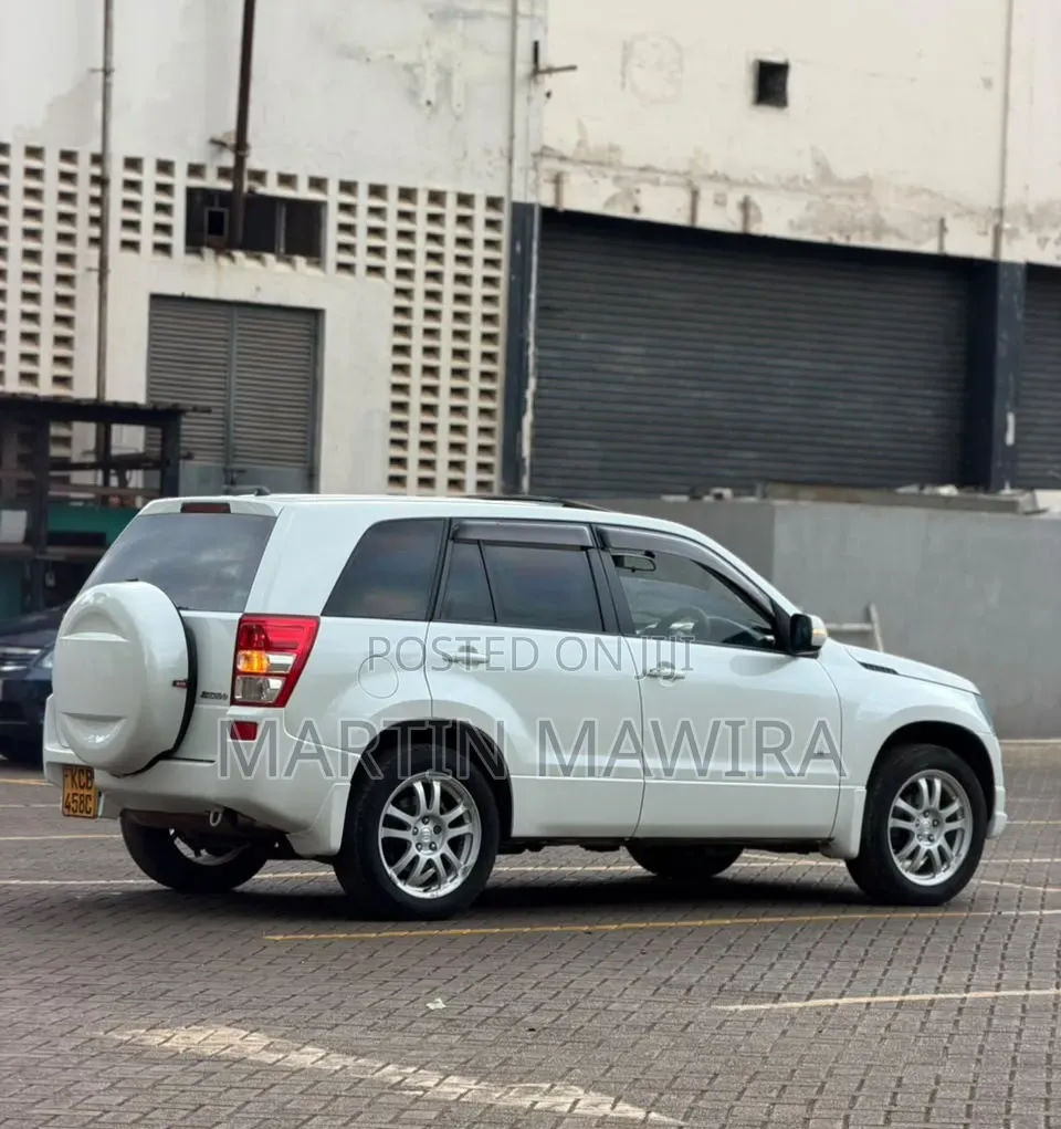 Suzuki Escudo 2008 White