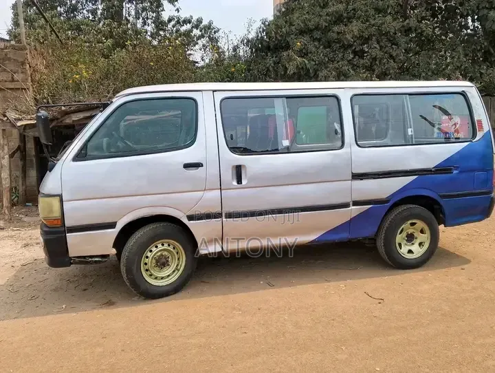 Toyota HiAce 2002 Grey
