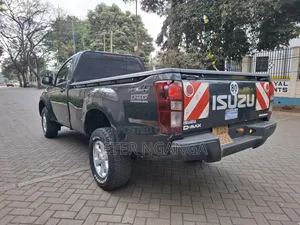 Isuzu D-MAX 2025 Gray