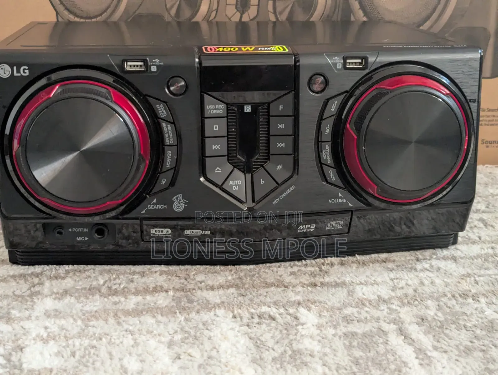 LG Radio With All the Speakers