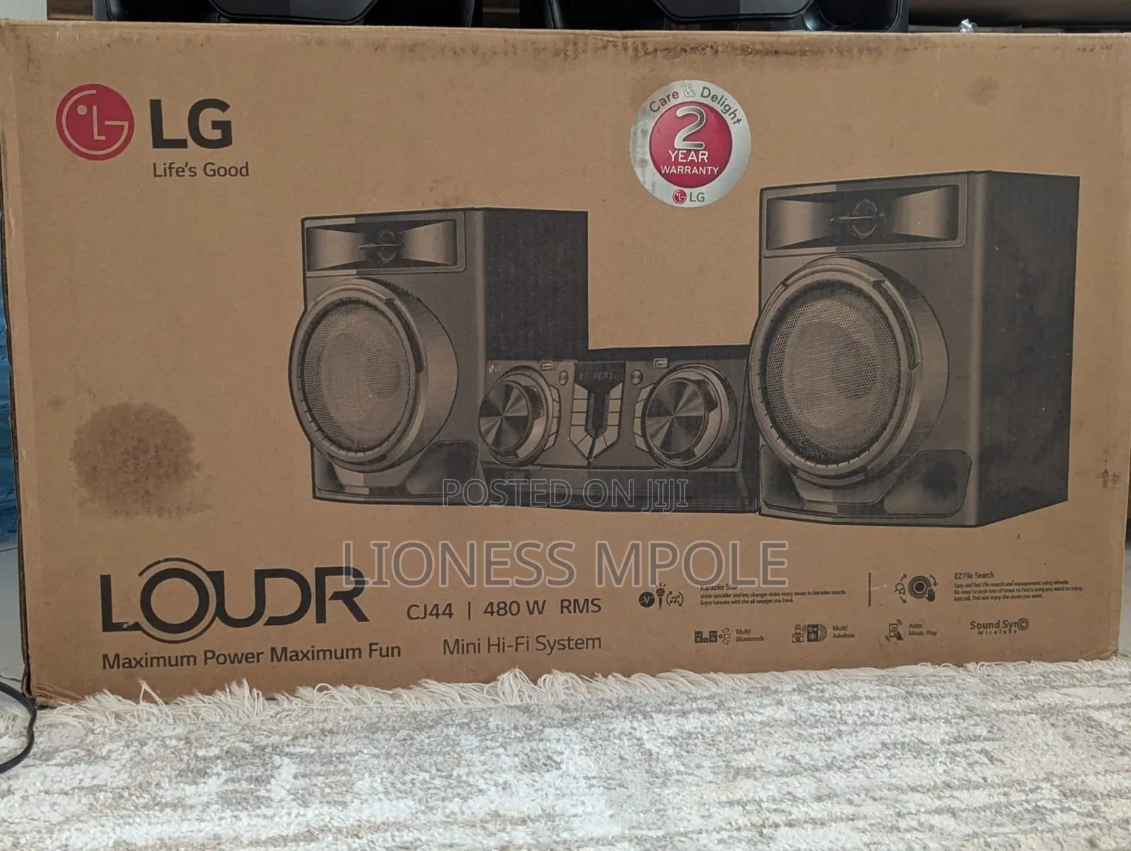 LG Radio With All the Speakers