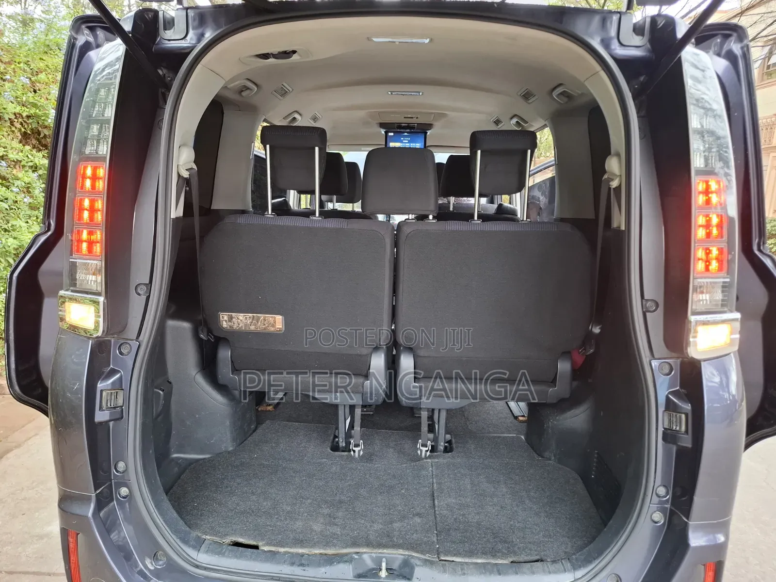 Toyota Voxy Hybrid X 2WD 7-Seater 2014 Blue