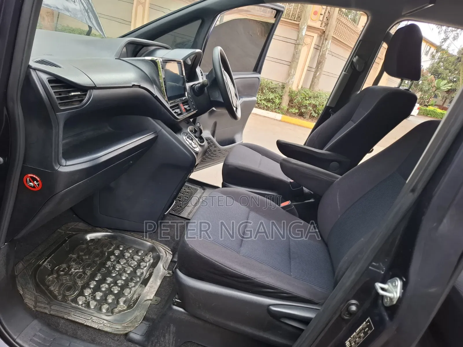 Toyota Voxy Hybrid X 2WD 7-Seater 2014 Blue