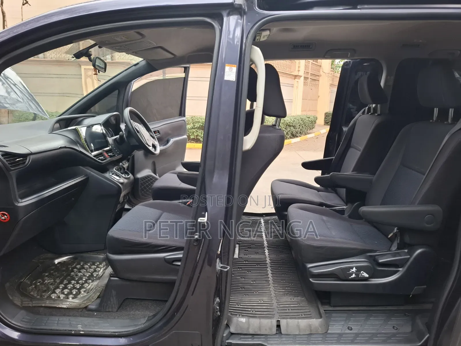 Toyota Voxy Hybrid X 2WD 7-Seater 2014 Blue