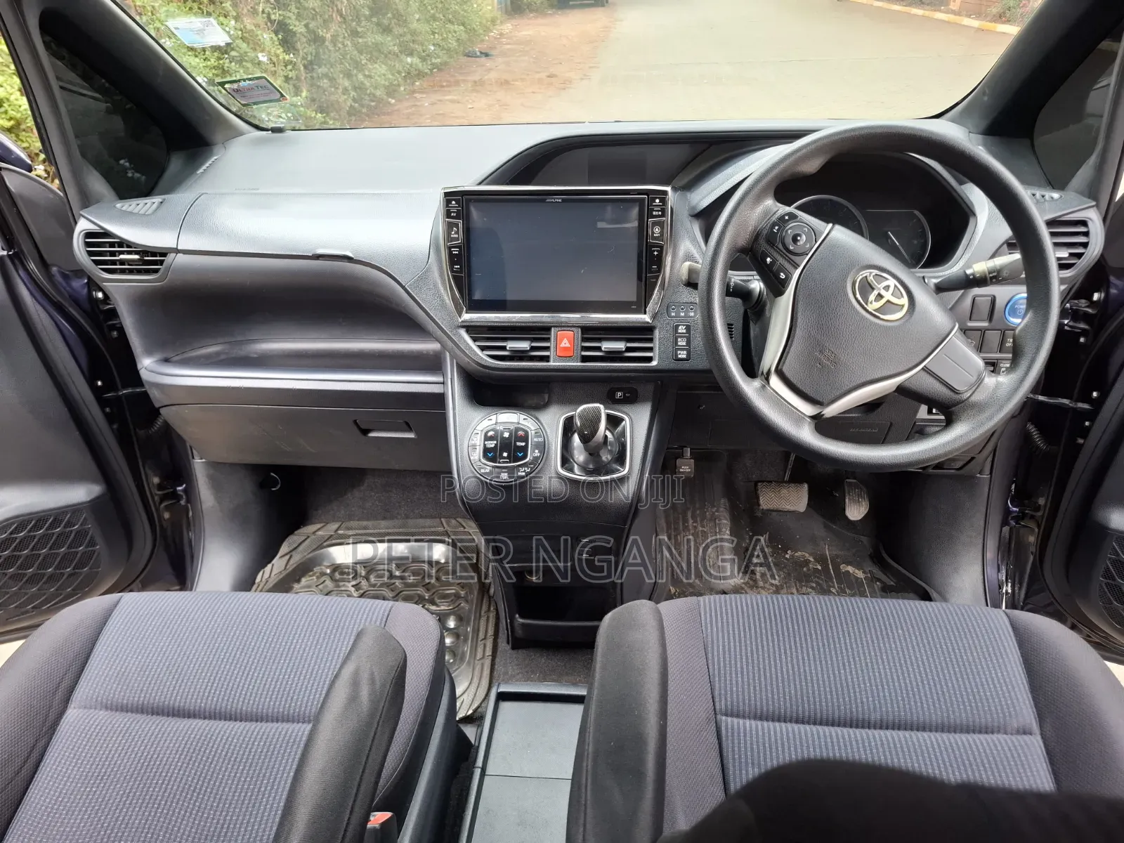 Toyota Voxy Hybrid X 2WD 7-Seater 2014 Blue