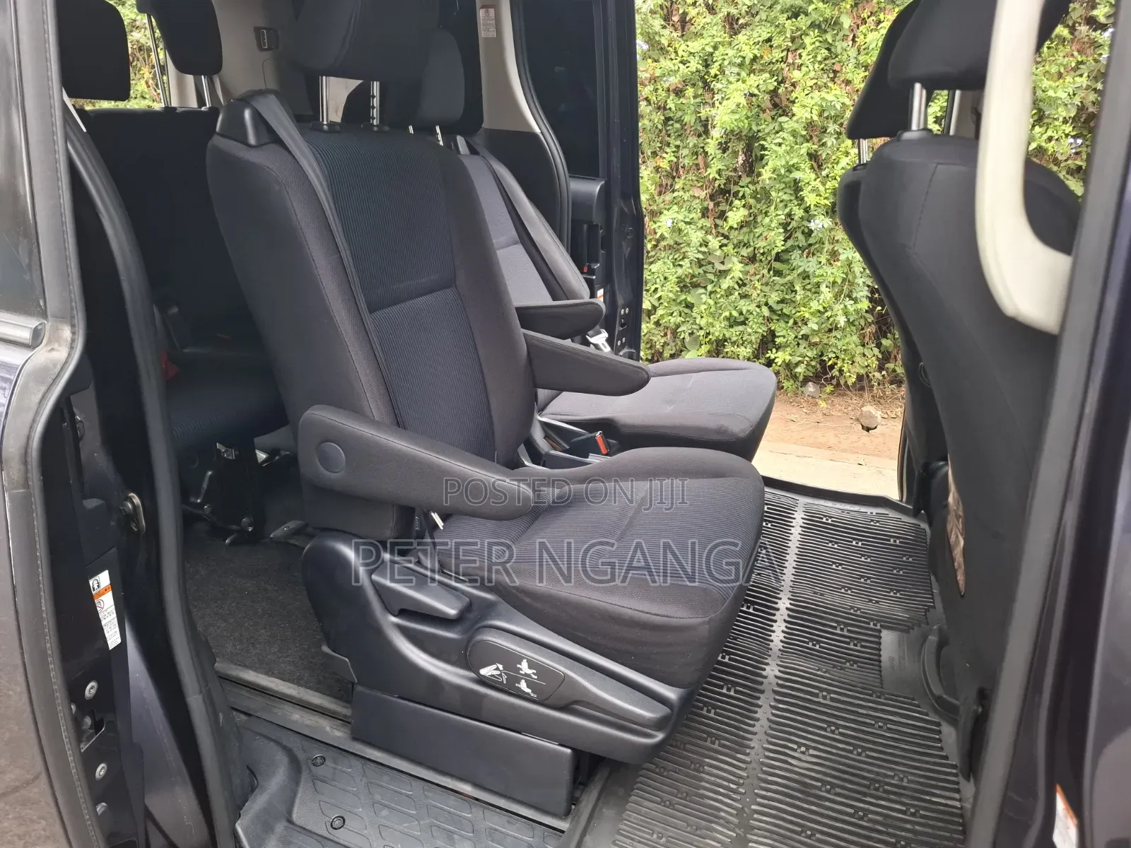 Toyota Voxy Hybrid X 2WD 7-Seater 2014 Blue