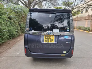 Toyota Voxy Hybrid X 2WD 7-Seater 2014 Blue