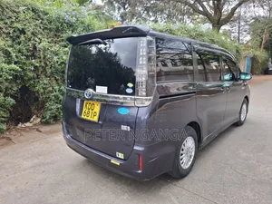 Toyota Voxy Hybrid X 2WD 7-Seater 2014 Blue