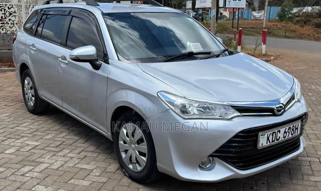 Toyota Corolla Fielder 2015 Silver