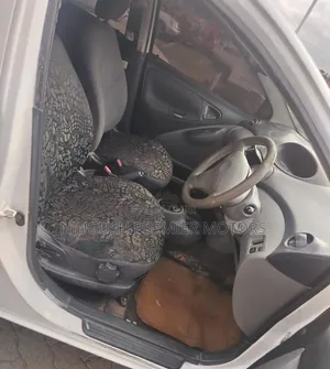 Toyota Vitz 2002 White
