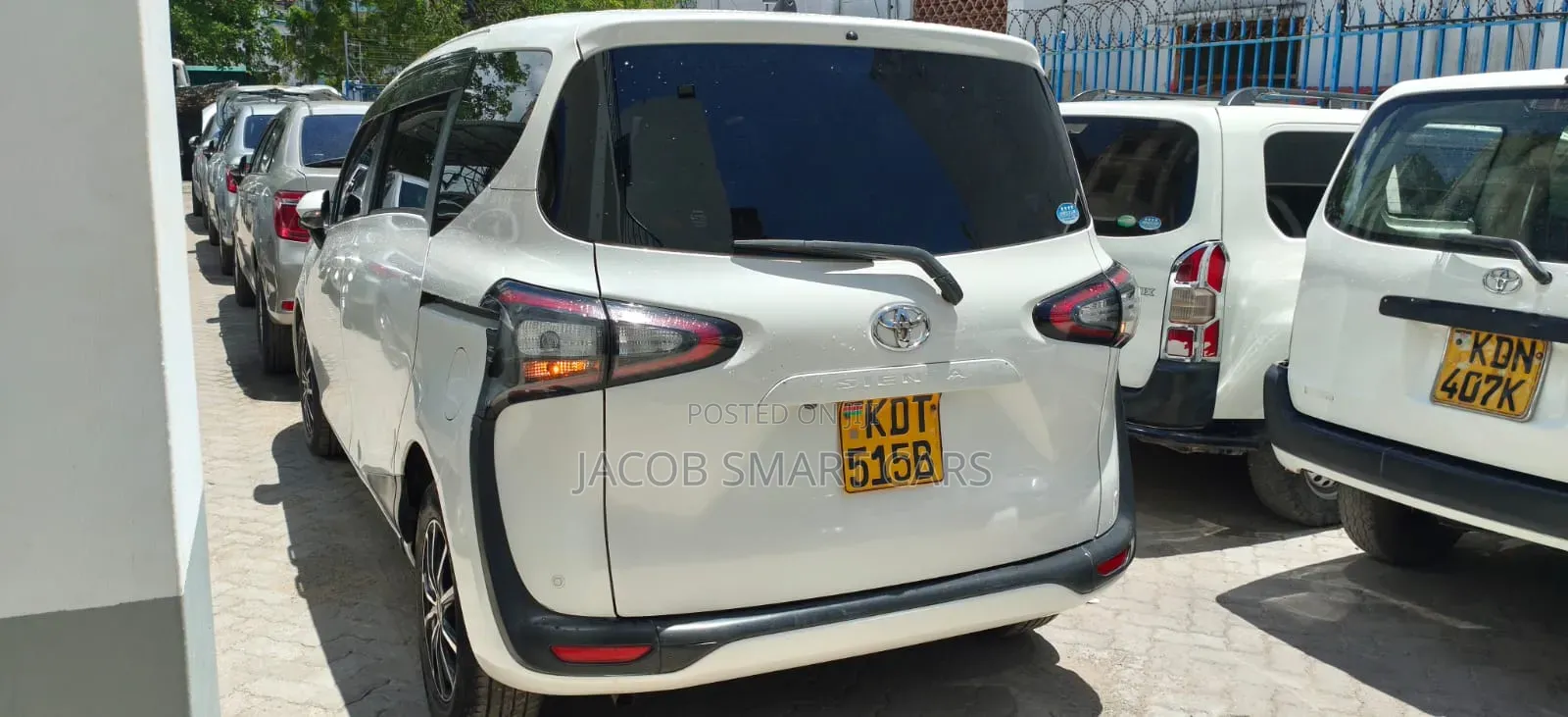 Toyota Sienta 2018 White