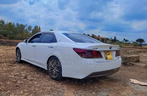 Toyota Crown 2013 White