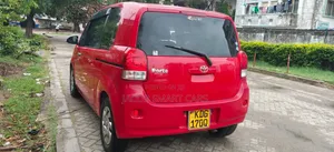 Toyota Porte 2015 Red