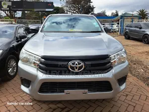 Toyota Hilux 2019 Silver