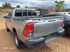 Toyota Hilux 2019 Silver