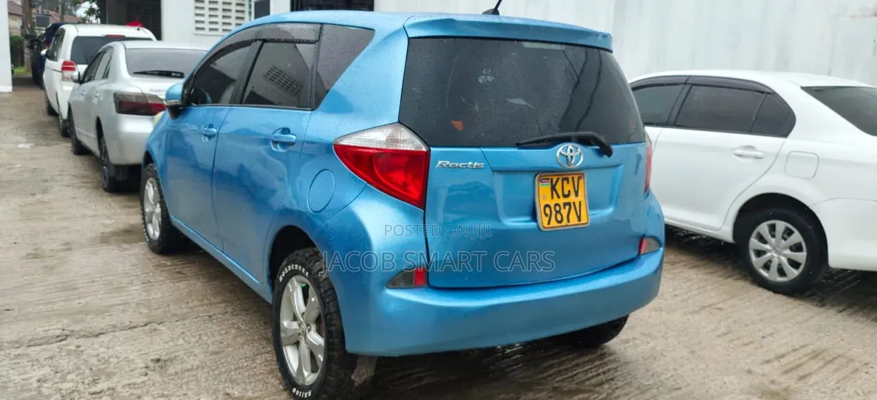 Toyota Ractis 2012 Blue