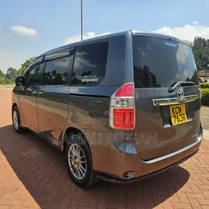 Toyota Noah 2011 Gray