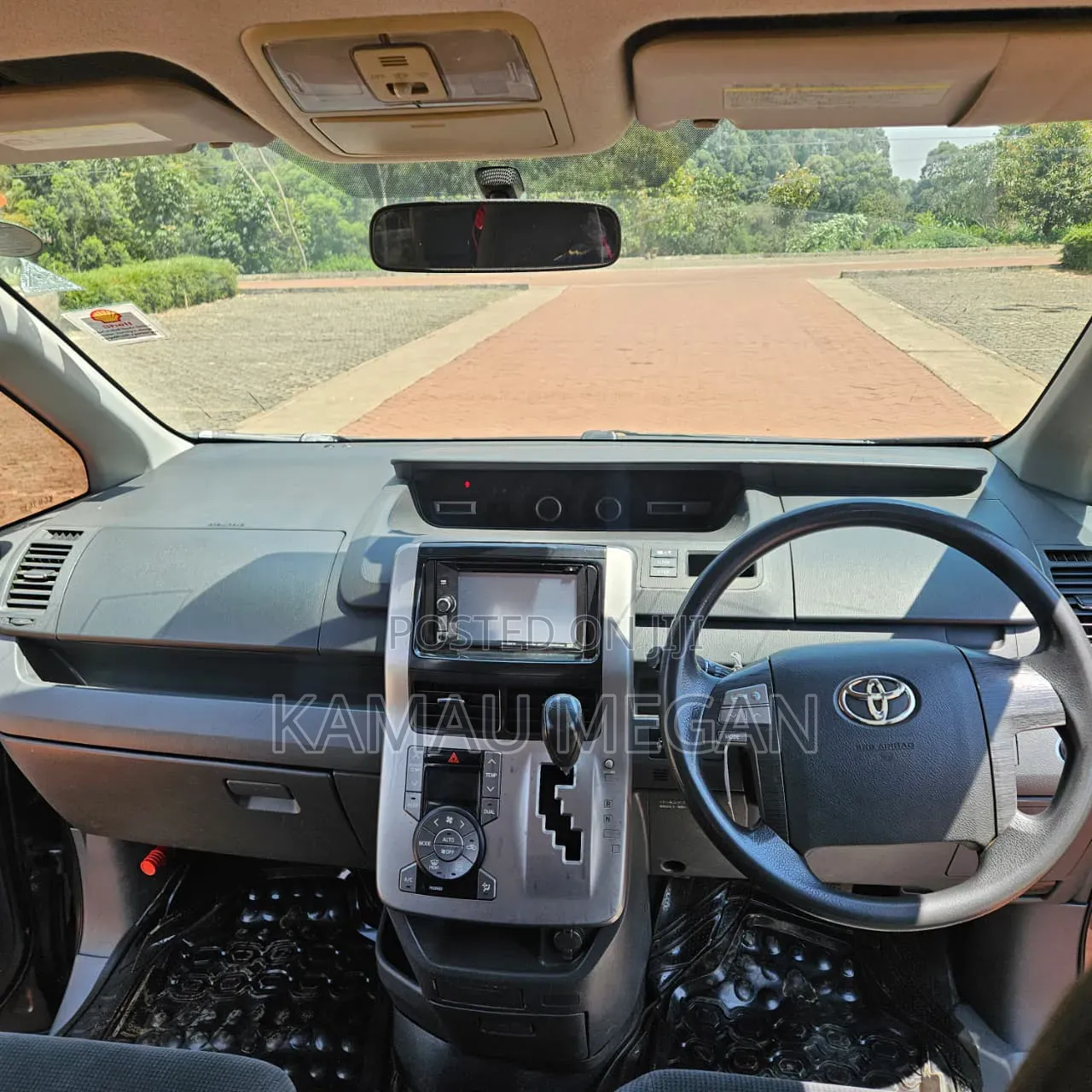 Toyota Noah 2011 Gray