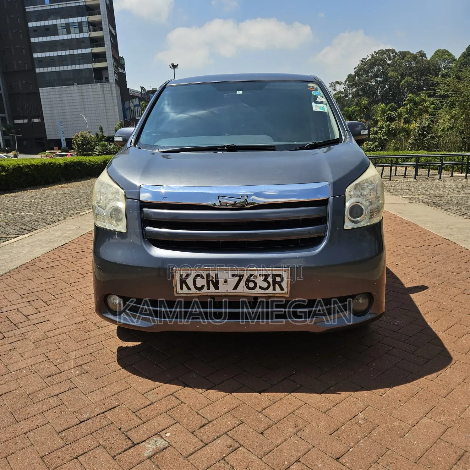 Toyota Noah 2011 Gray