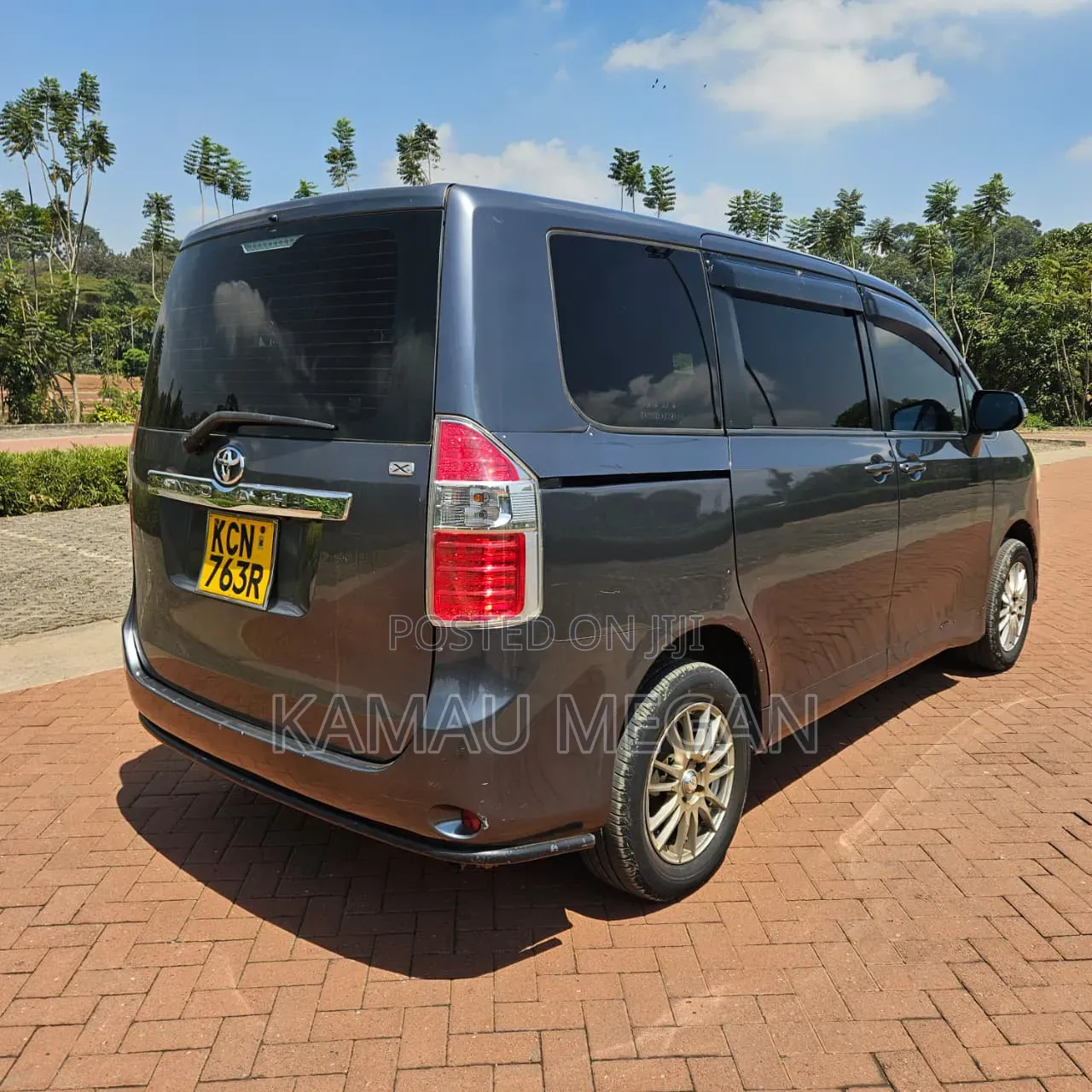 Toyota Noah 2011 Gray