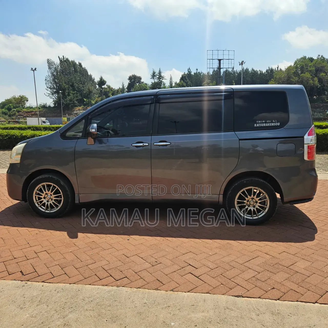 Toyota Noah 2011 Gray