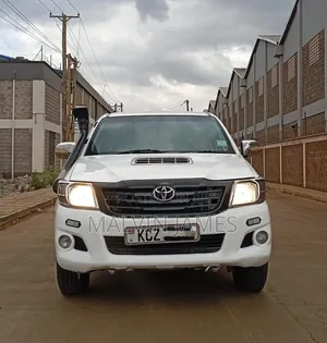Toyota Hilux 2014 White