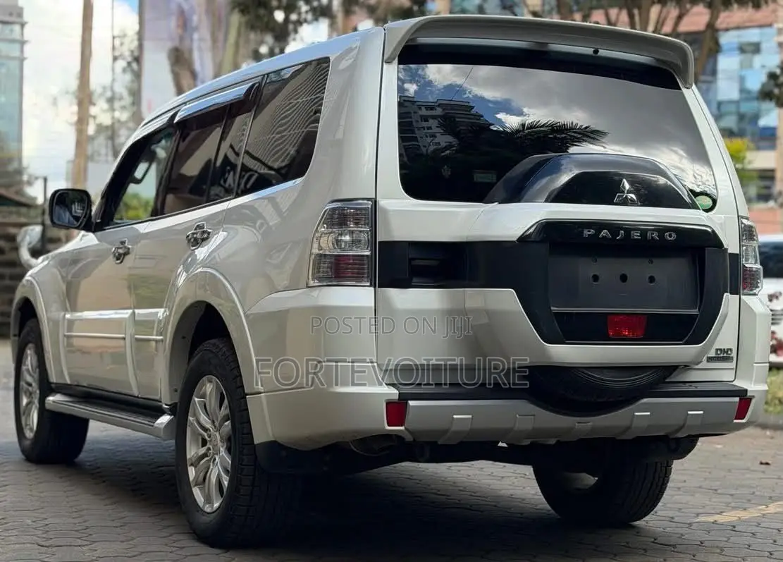 Mitsubishi Pajero 2019 White