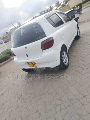 Toyota Vitz 2001 White