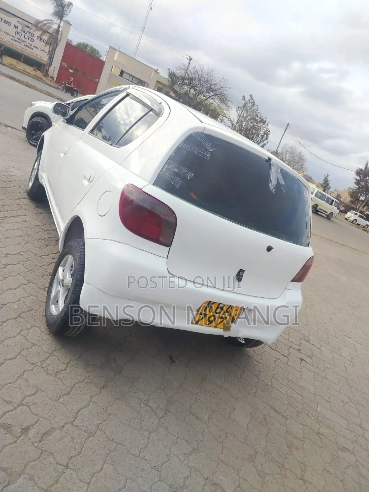 Toyota Vitz 2001 White