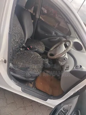 Toyota Vitz 2001 White