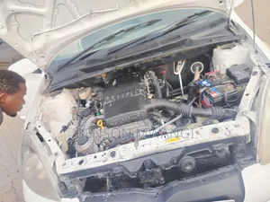 Toyota Vitz 2001 White