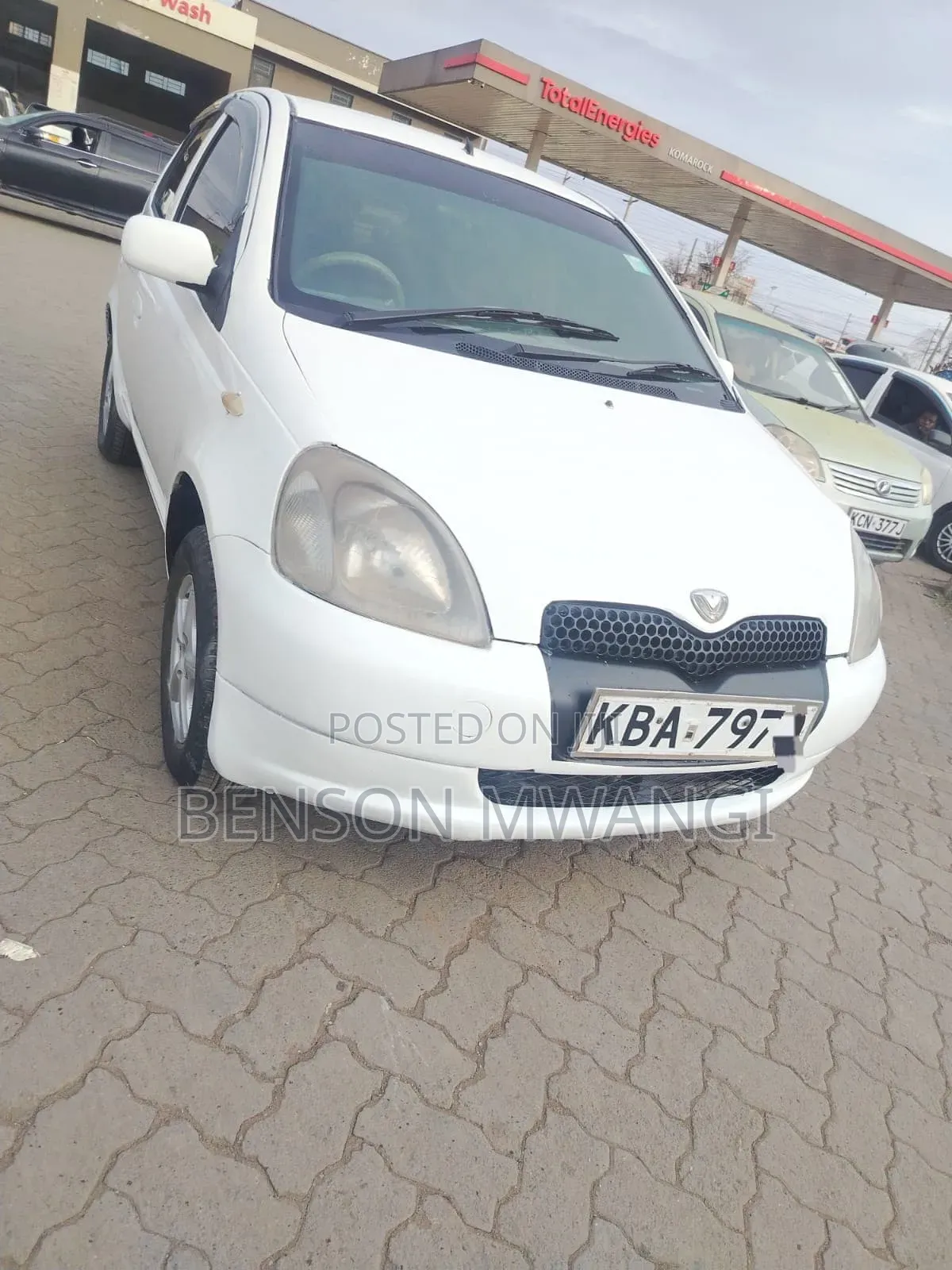 Toyota Vitz 2001 White