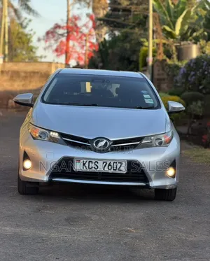 Toyota Auris 2012 Silver