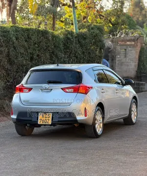 Toyota Auris 2012 Silver