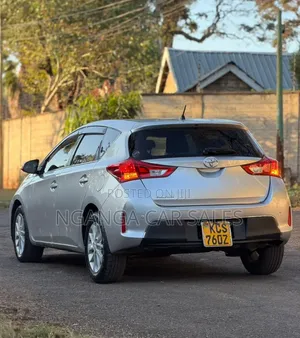 Toyota Auris 2012 Silver