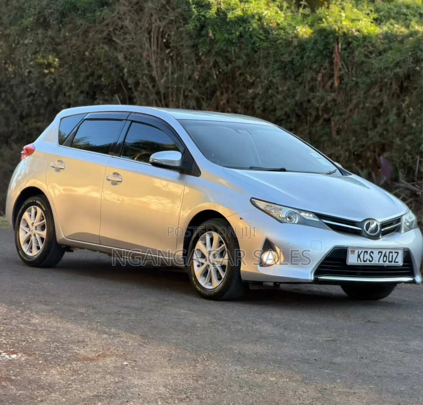 Toyota Auris 2012 Silver