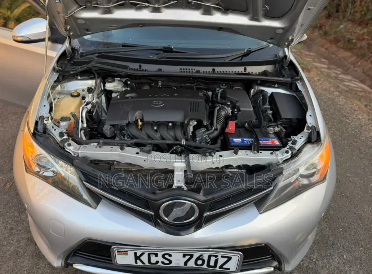 Toyota Auris 2012 Silver
