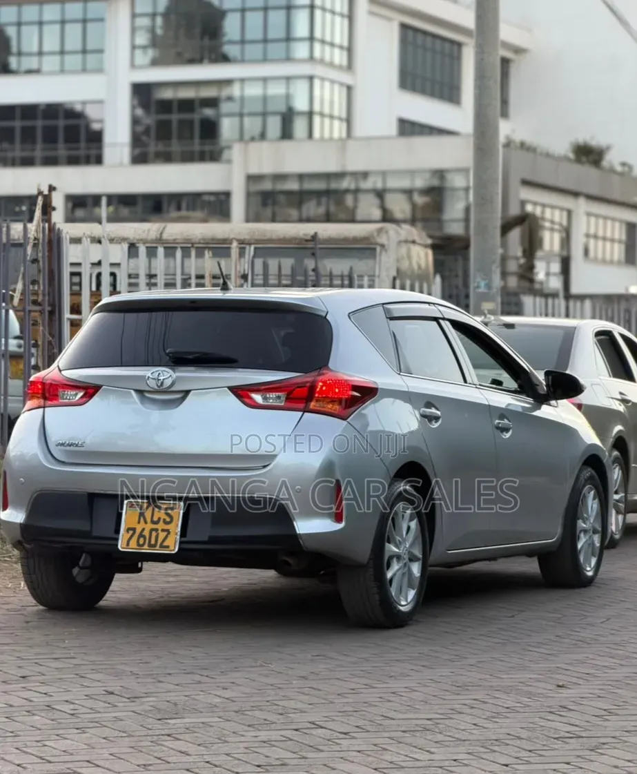 Toyota Auris 2012 Silver