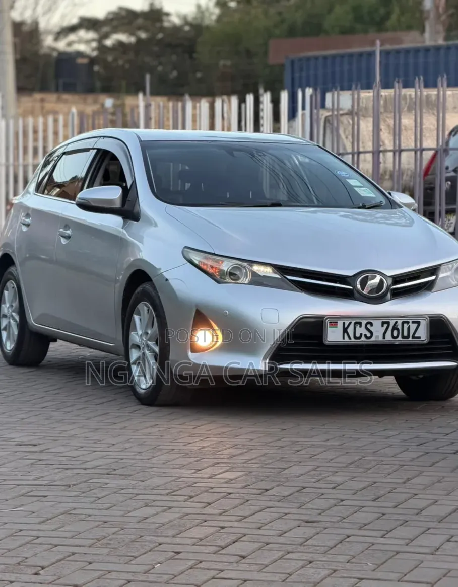 Toyota Auris 2012 Silver