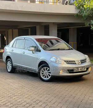 Nissan Tiida 2011 Silver
