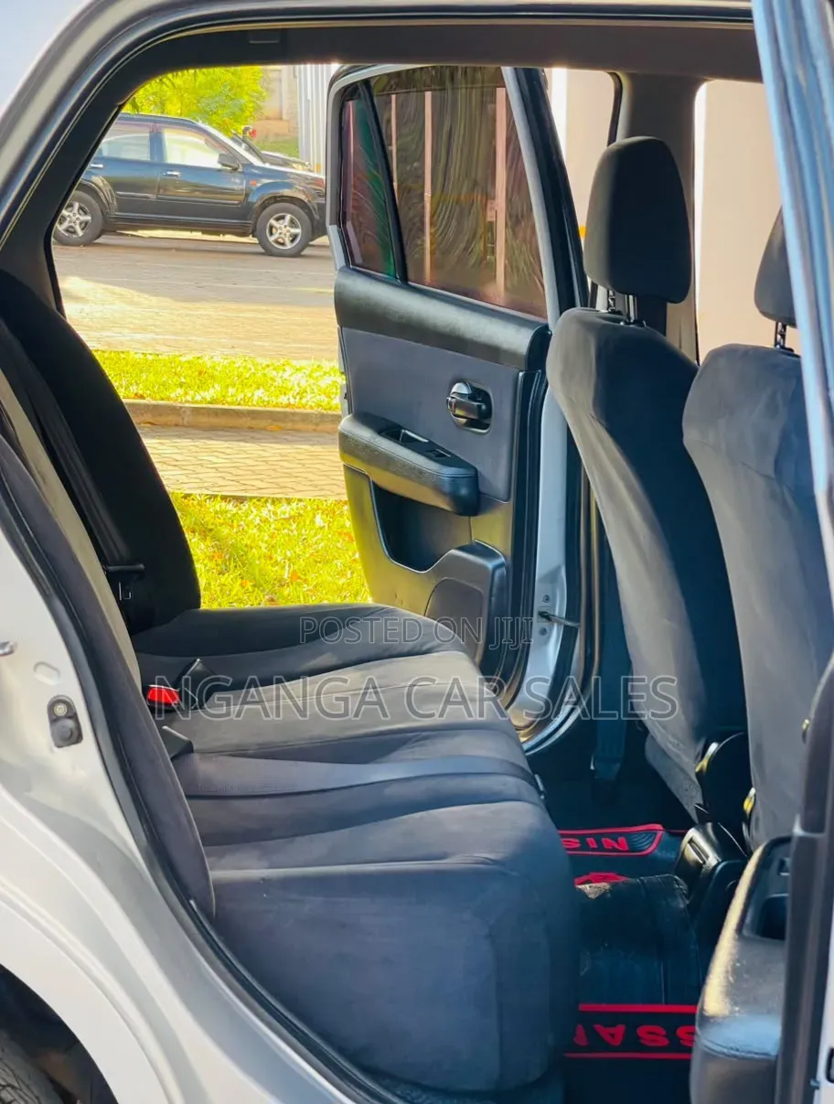Nissan Tiida 2011 Silver