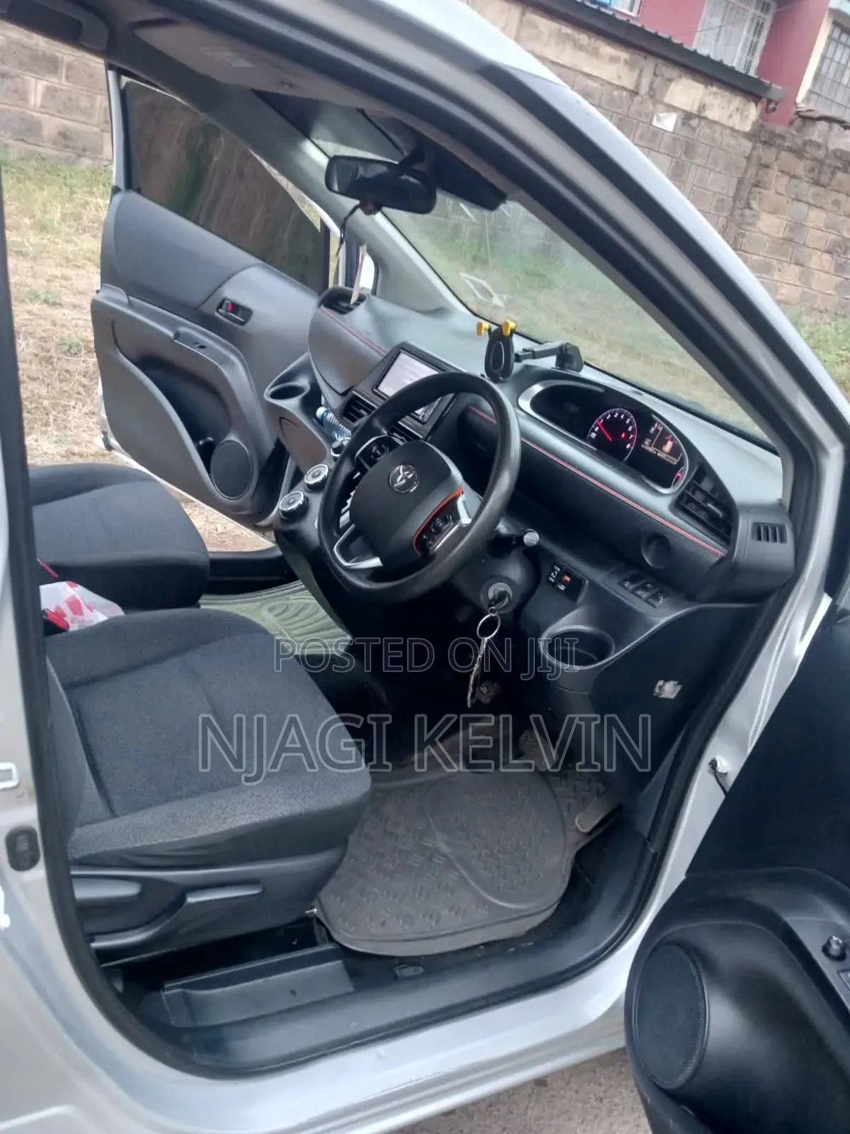 Toyota Sienta 2017 Silver