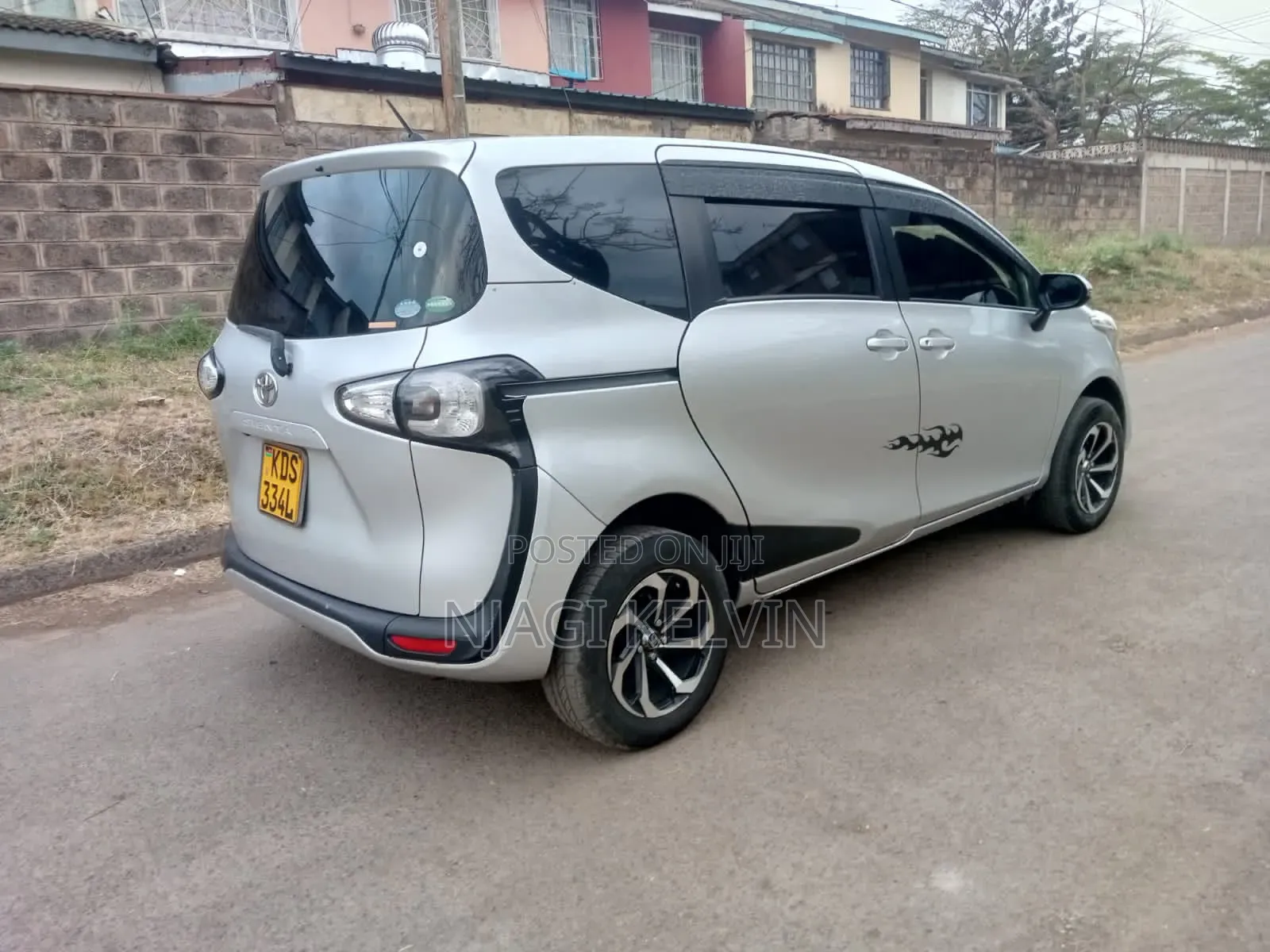 Toyota Sienta 2017 Silver