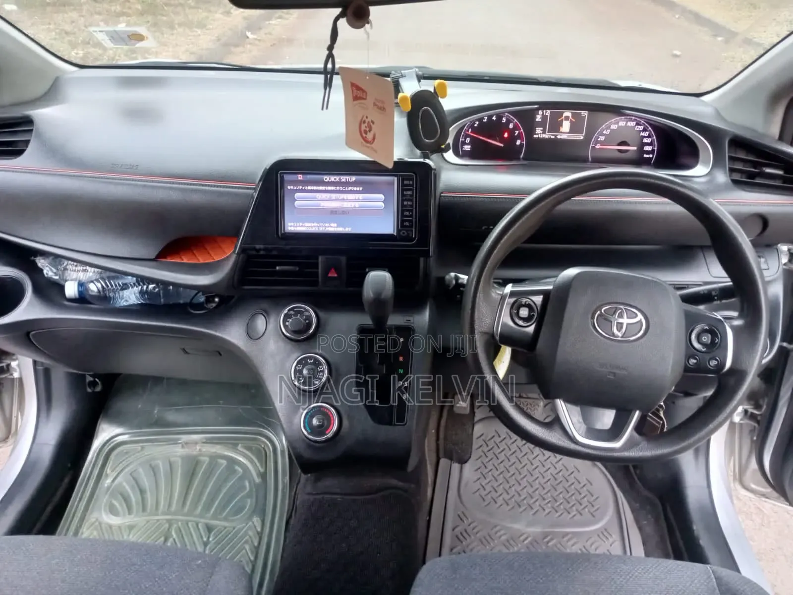 Toyota Sienta 2017 Silver