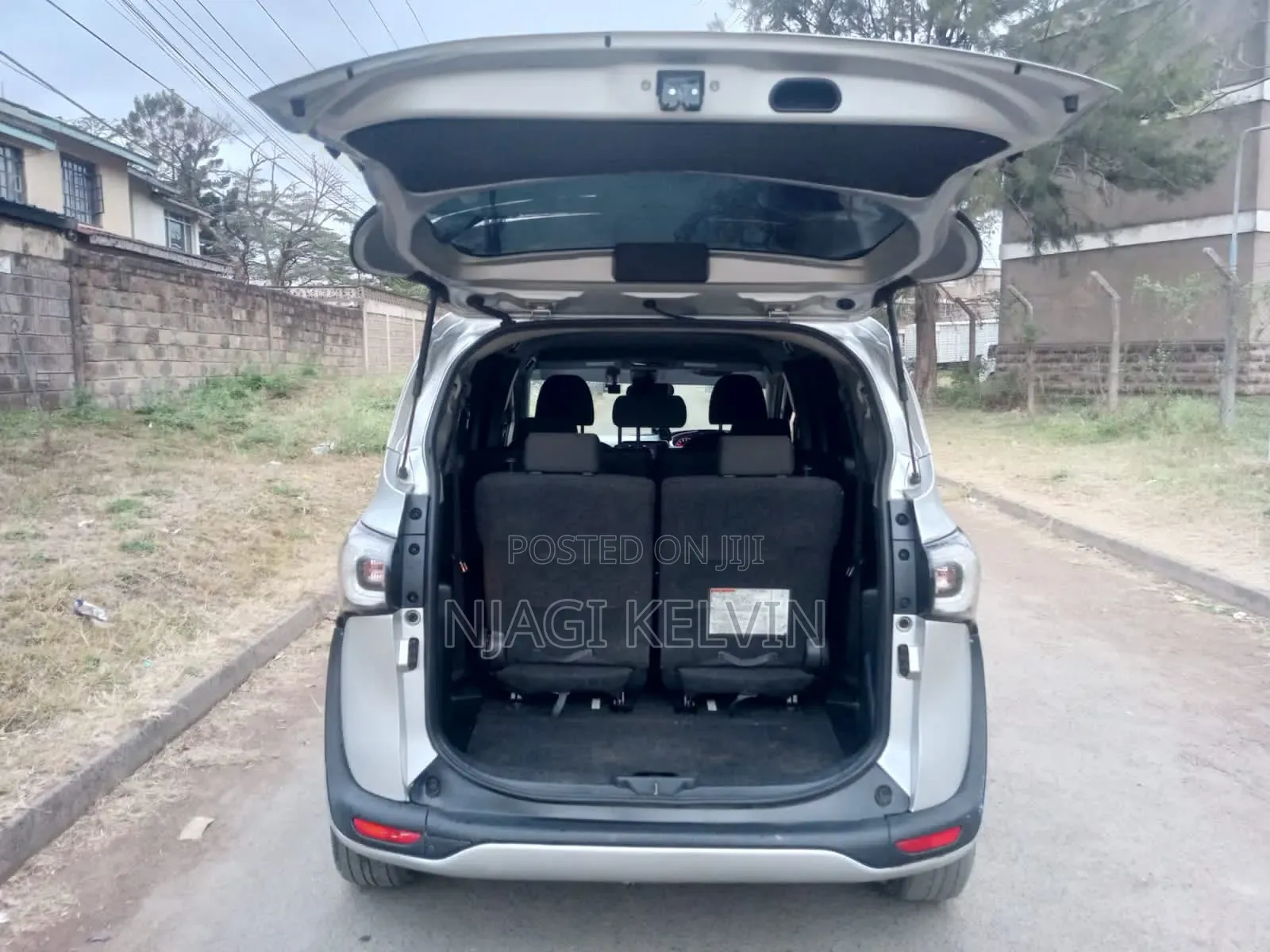 Toyota Sienta 2017 Silver