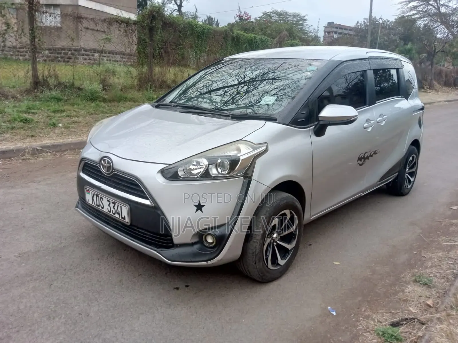 Toyota Sienta 2017 Silver