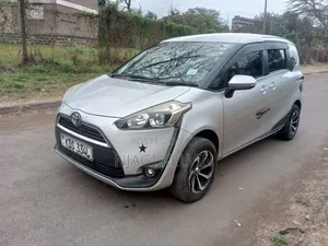 Toyota Sienta 2017 Silver