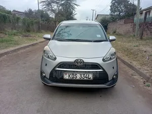 Toyota Sienta 2017 Silver