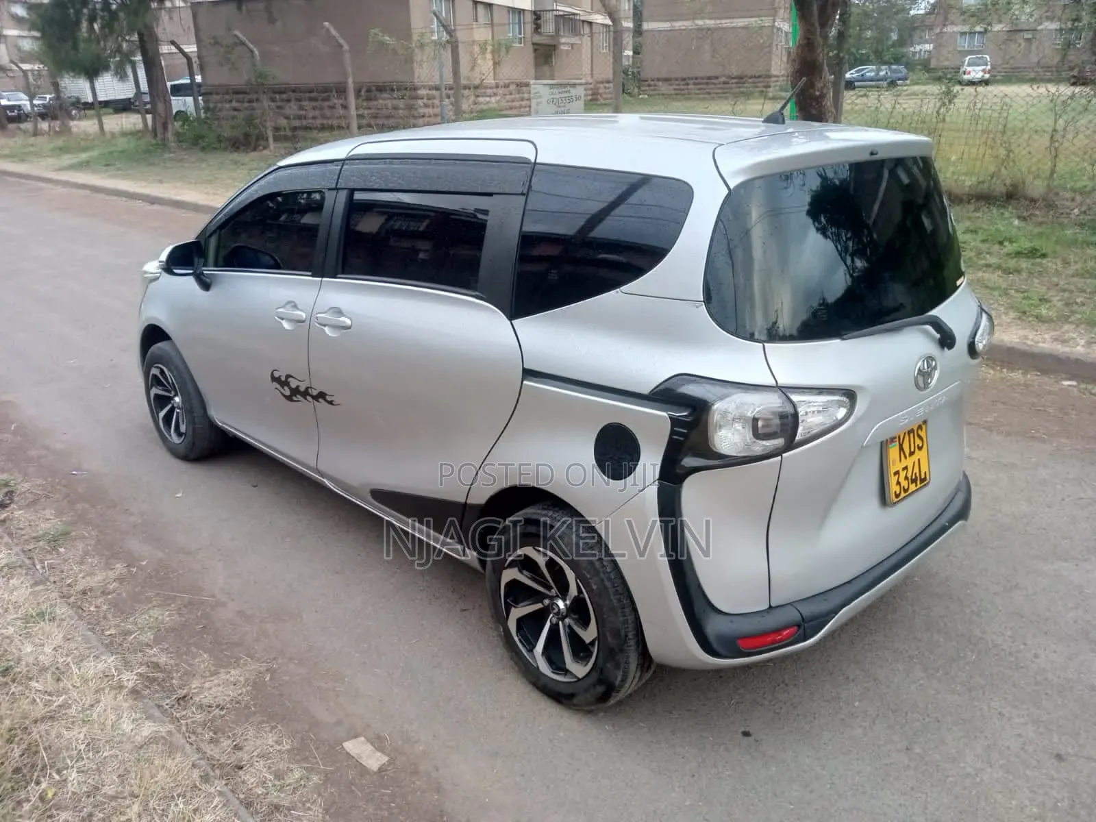 Toyota Sienta 2017 Silver
