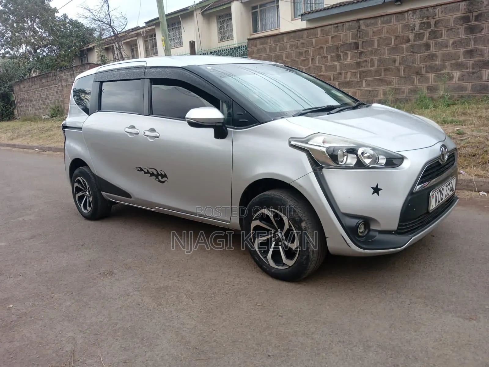Toyota Sienta 2017 Silver